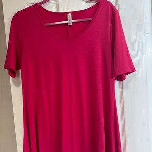 LuLaRoe Perfect Tee. Hot pink. Side slits. Loose fit. Small. EUC